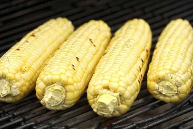 Grilling corn